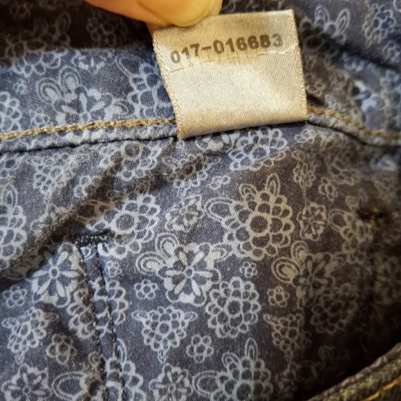 Paige Premium Denim Skyline Jeans. - Picture 9 of 16